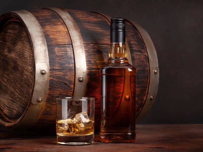 10 Ideen und Möglichkeiten Whiskey zu trinken
